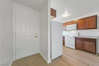 Photo #3: 2611905 Listing 