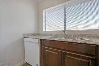 Photo #5: 2611905 Listing 