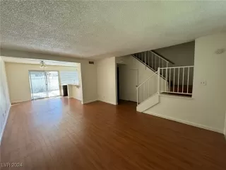 Photo #2: 2611920 Listing