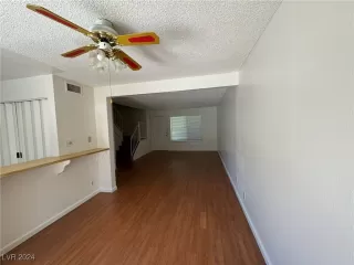 Photo #4: 2611920 Listing