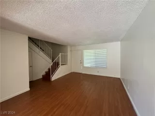 Photo #5: 2611920 Listing