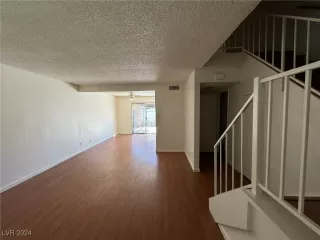 Photo #6: 2611920 Listing