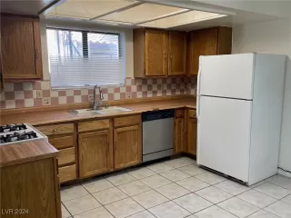 Photo #1: 2611934 Listing 