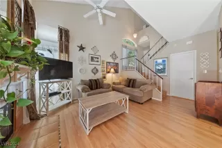 Photo #1: 2611944 Listing