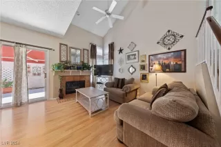 Photo #2: 2611944 Listing