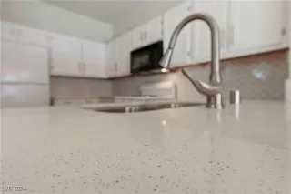 Photo #4: 2611944 Listing