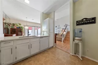 Photo #6: 2611944 Listing