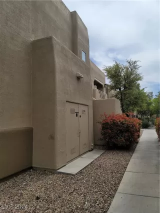 Photo #1: 2611946 Listing 