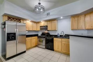 Photo #3: 2611957 Listing