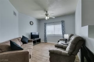 Photo #5: 2611957 Listing