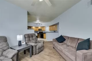 Photo #6: 2611957 Listing