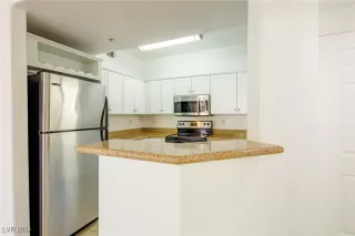 Photo #6: 2611964 Listing 