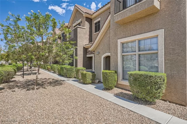 MLS: 2611966 Condo For Sale