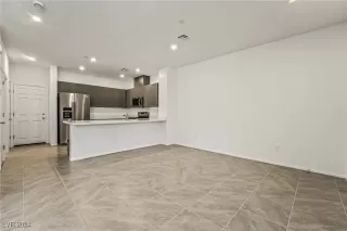 Photo #4: 2611972 Listing 