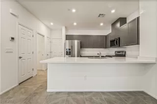 Photo #5: 2611972 Listing 