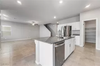 Photo #5: 2611975 Listing 