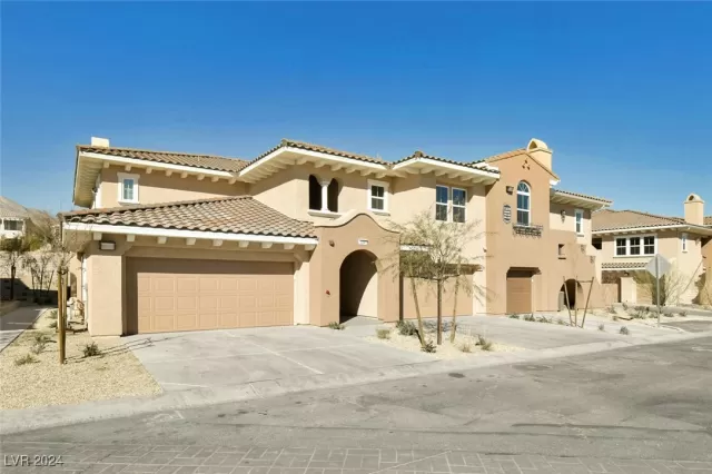 MLS: 2611978 Condo For Sale