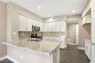 Photo #6: 2611978 Listing 