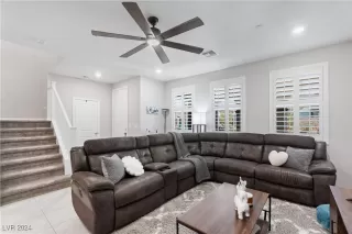 Photo #5: 2611984 Listing