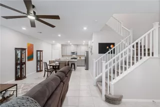 Photo #6: 2611984 Listing