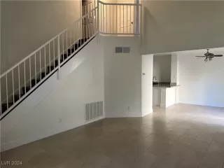 Photo #5: 2612007 Listing 