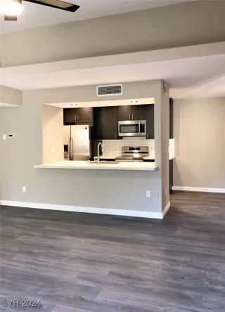 Photo #5: 2612017 Listing 