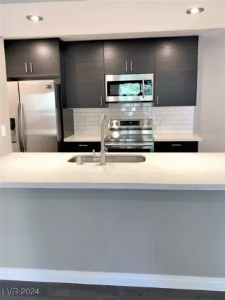 Photo #6: 2612017 Listing 