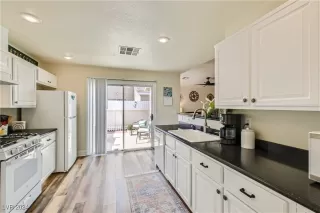 Photo #2: 2612082 Listing