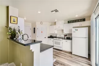 Photo #5: 2612082 Listing