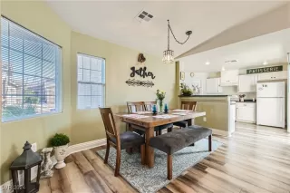 Photo #6: 2612082 Listing