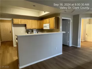 Photo #5: 2612087 Listing 