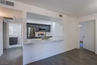 Photo #6: 2612107 Listing 