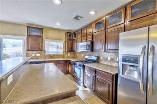 Photo #4: 2612168 Listing 