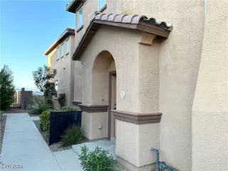 Photo #2: 2612173 Listing