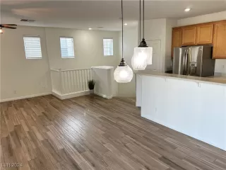 Photo #4: 2612173 Listing