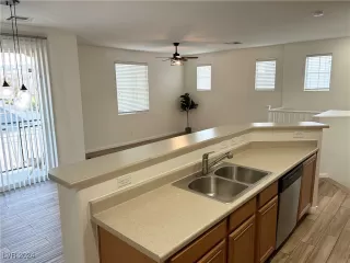 Photo #6: 2612173 Listing