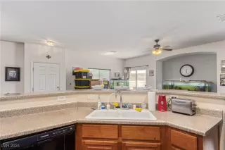 Photo #6: 2612249 Listing