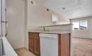 Photo #3: 2612253 Listing 