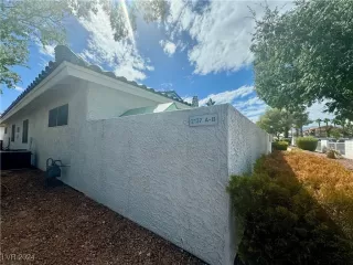 Photo #3: 2612293 Listing