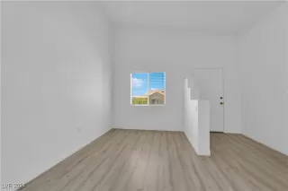 Photo #3: 2612295 Listing