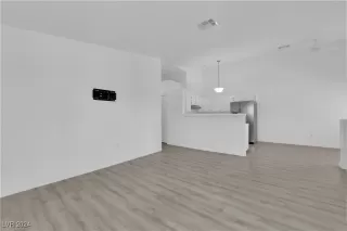 Photo #4: 2612295 Listing