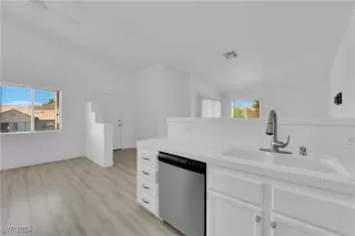 Photo #5: 2612295 Listing