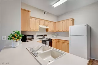 Photo #5: 2612313 Listing