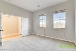 Photo #4: 2612349 Listing