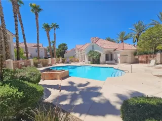 Photo #1: 2612359 Listing