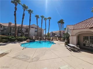 Photo #2: 2612359 Listing