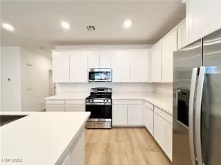 Photo #2: 2612426 Listing 