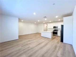 Photo #3: 2612426 Listing 