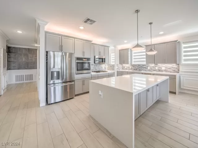 MLS: 2612438 Condo For Sale