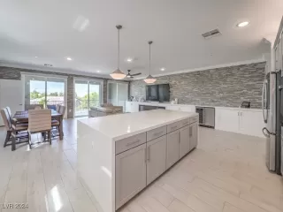 Photo #3: 2612438 Listing 